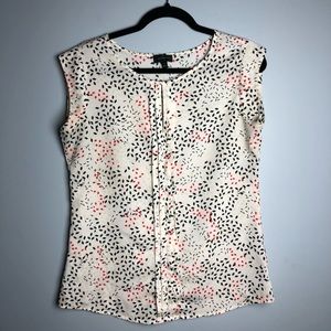 Used pretty top with cute little diamonds!